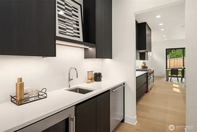 $4,785,000 | 10411 Northeast 28th Place, Bellevue, WA 98004