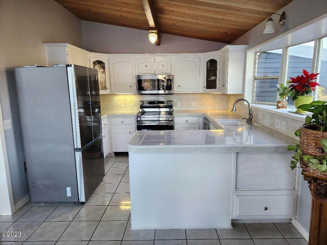 3131 Northeast Johns Loop Neotsu, OR 97364 - Photo 8 of 38 updated Kitchen