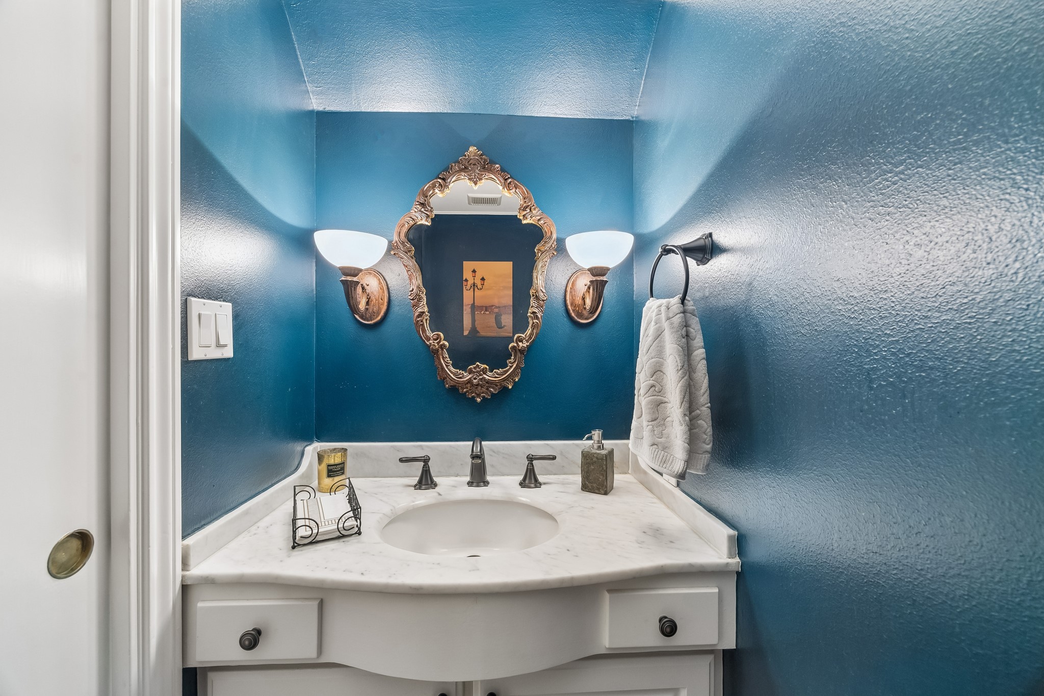 922 Old Lake Road Houston, TX 77057 - Photo 14 of 24 powder bathroom near home office