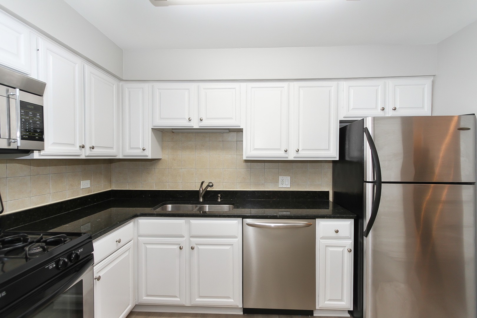 677 South River Road, Unit 2H Des Plaines, IL 60016 - Photo 13 of 21