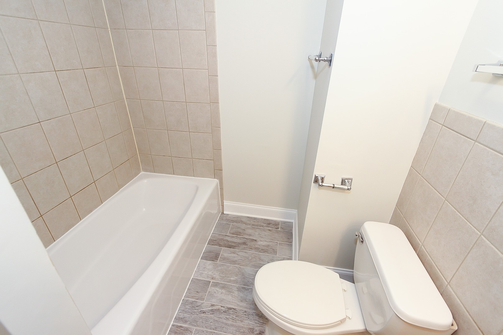 677 South River Road, Unit 2H Des Plaines, IL 60016 - Photo 16 of 21