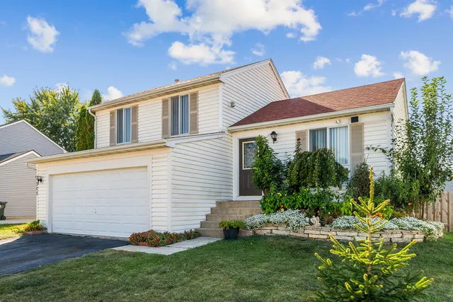 $375,000 | 202 Parkwood Drive, Streamwood, IL 60107