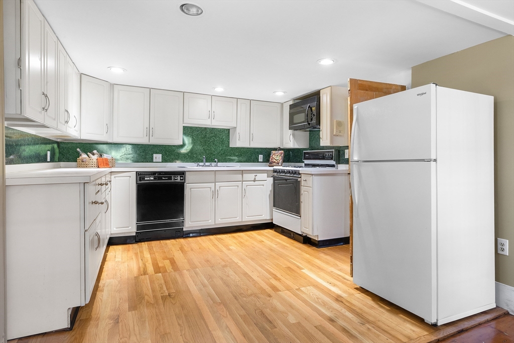 16 Elm Street Ipswich, MA 01938 - Photo 13 of 38