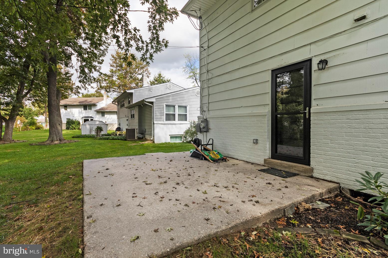 2106 Largo Road Wilmington, DE 19803 - Photo 29 of 30 a front view of a house with a yard