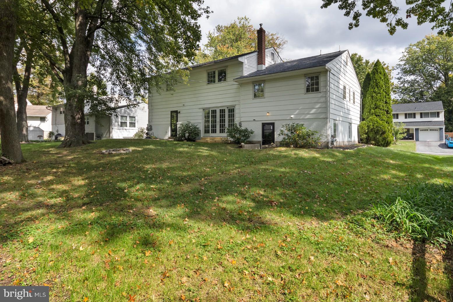2106 Largo Road Wilmington, DE 19803 - Photo 30 of 30 a front view of house with yard and trees