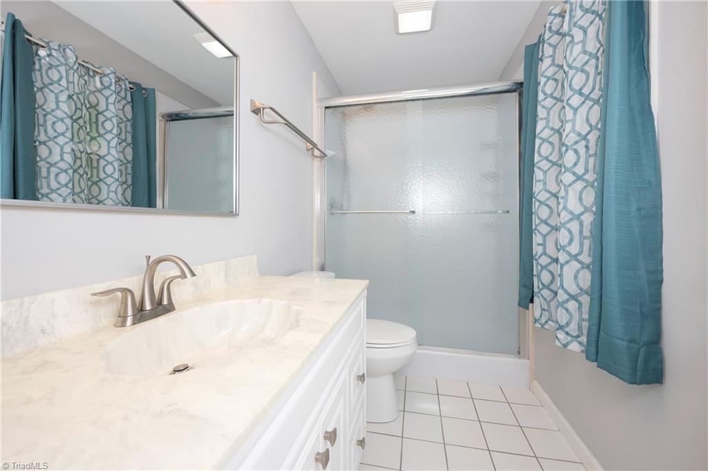 7013 Upland Road Clemmons, NC 27012 - Photo 36 of 43 Primary bath