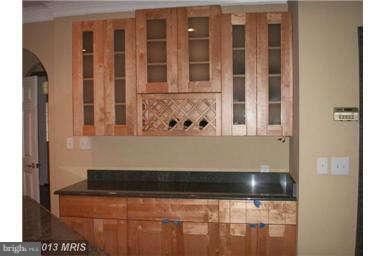 2536 Howard Grove Road Davidsonville, MD 21035 - Photo 7 of 21 Kitchen bar
