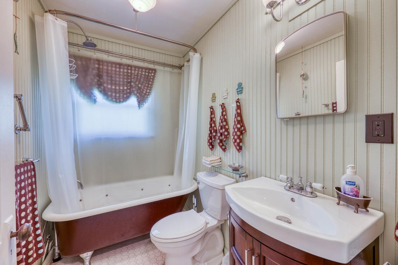 809 Lakeshore Loop Tow, TX 78672 - Photo 16 of 33 a bathroom with a sink toilet and shower