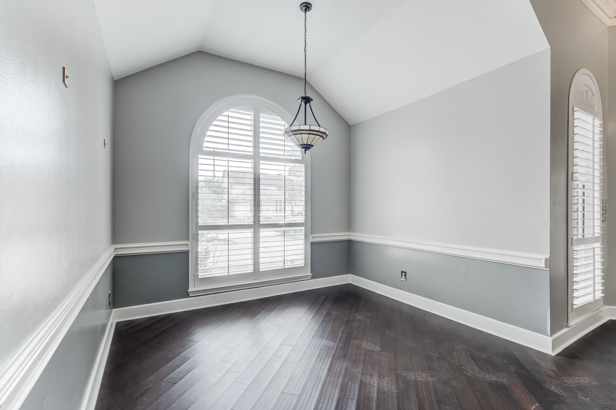 11618 Snowmass Drive Houston, TX 77070 - Photo 18 of 36 an empty room with wooden floor and windows
