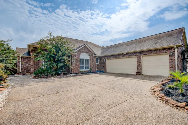 a view of garage and yard