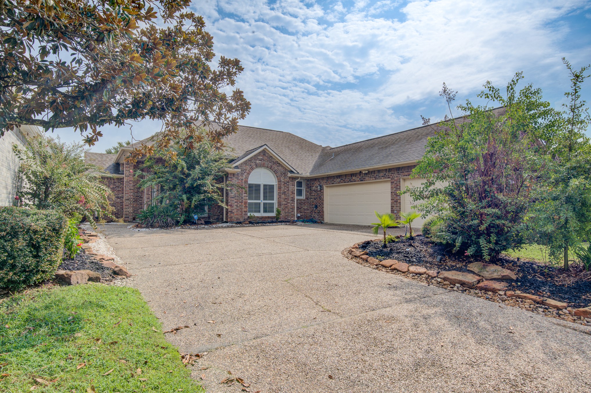 11618 Snowmass Drive Houston, TX 77070 - Photo 4 of 36 a view of a house with a yard and garage