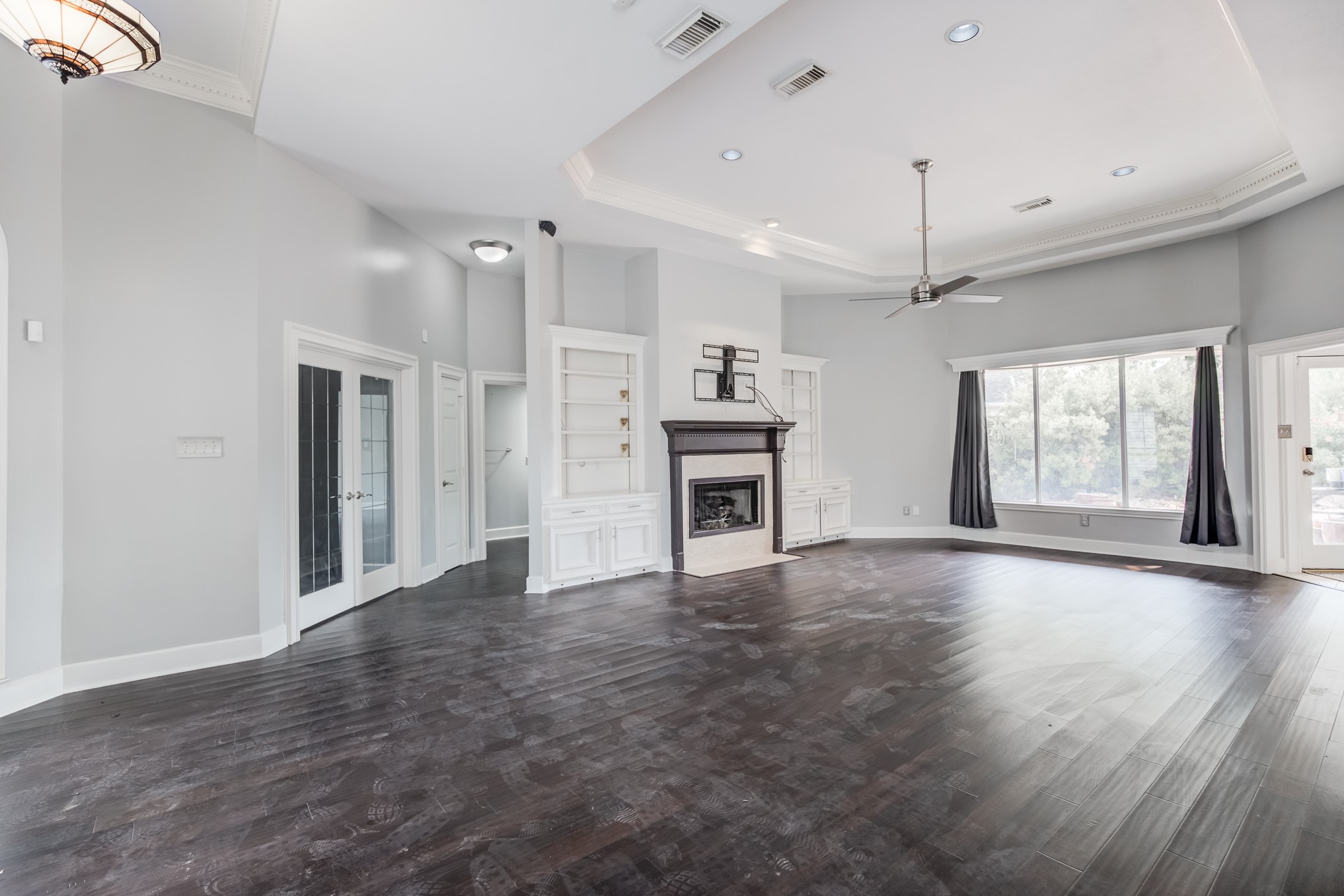 11618 Snowmass Drive Houston, TX 77070 - Photo 10 of 36 an empty room with wooden floor and windows