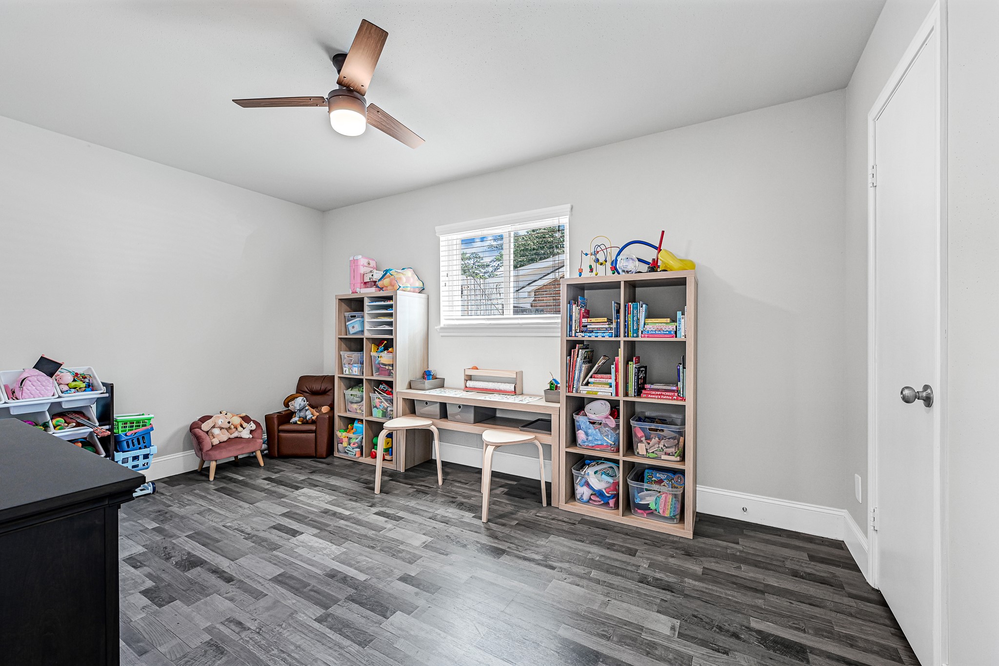 25418 Tuckahoe Lane Spring, TX 77373 - Photo 20 of 26 a view of a workspace with furniture and wooden floor