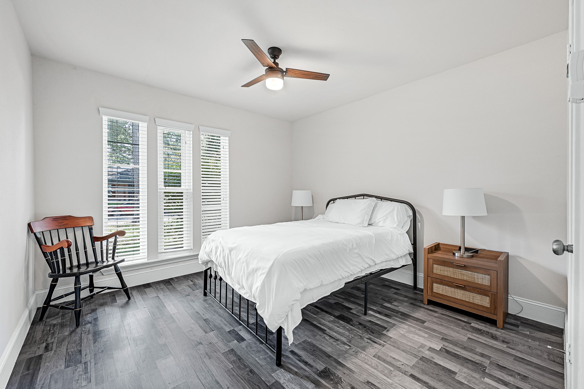 25418 Tuckahoe Lane Spring, TX 77373 - Photo 21 of 26 a bedroom with a bed and a window