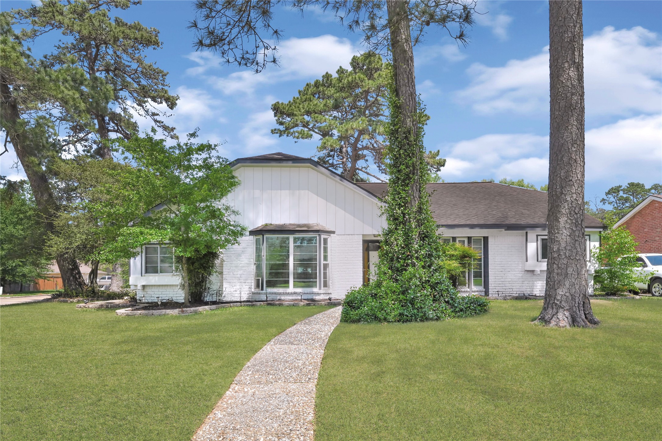 25418 Tuckahoe Lane Spring, TX 77373 - Photo 3 of 26 a front view of a house with a garden