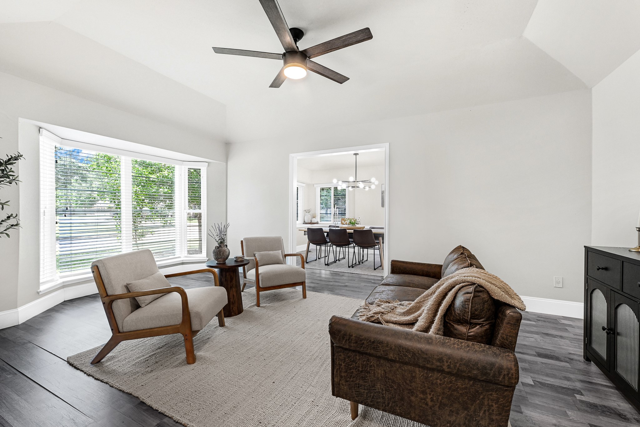 25418 Tuckahoe Lane Spring, TX 77373 - Photo 6 of 26 a living room with furniture