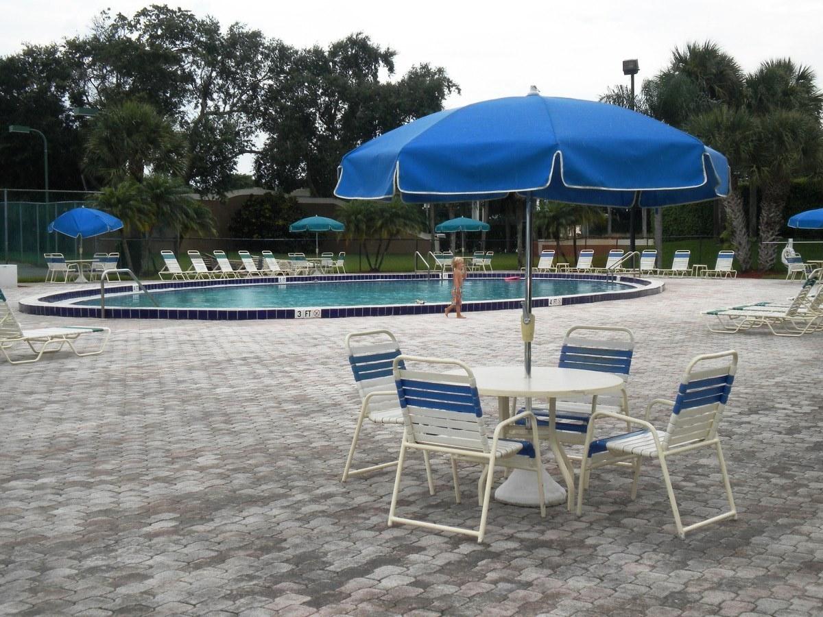 19577 Delaware Circle Boca Raton, FL 33434 - Photo 28 of 29 Community Pool