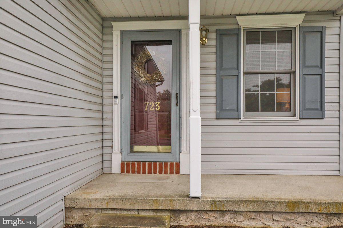 723 West 6th Street Lititz, PA 17543 - Photo 4 of 27 a front view of a house with a garage