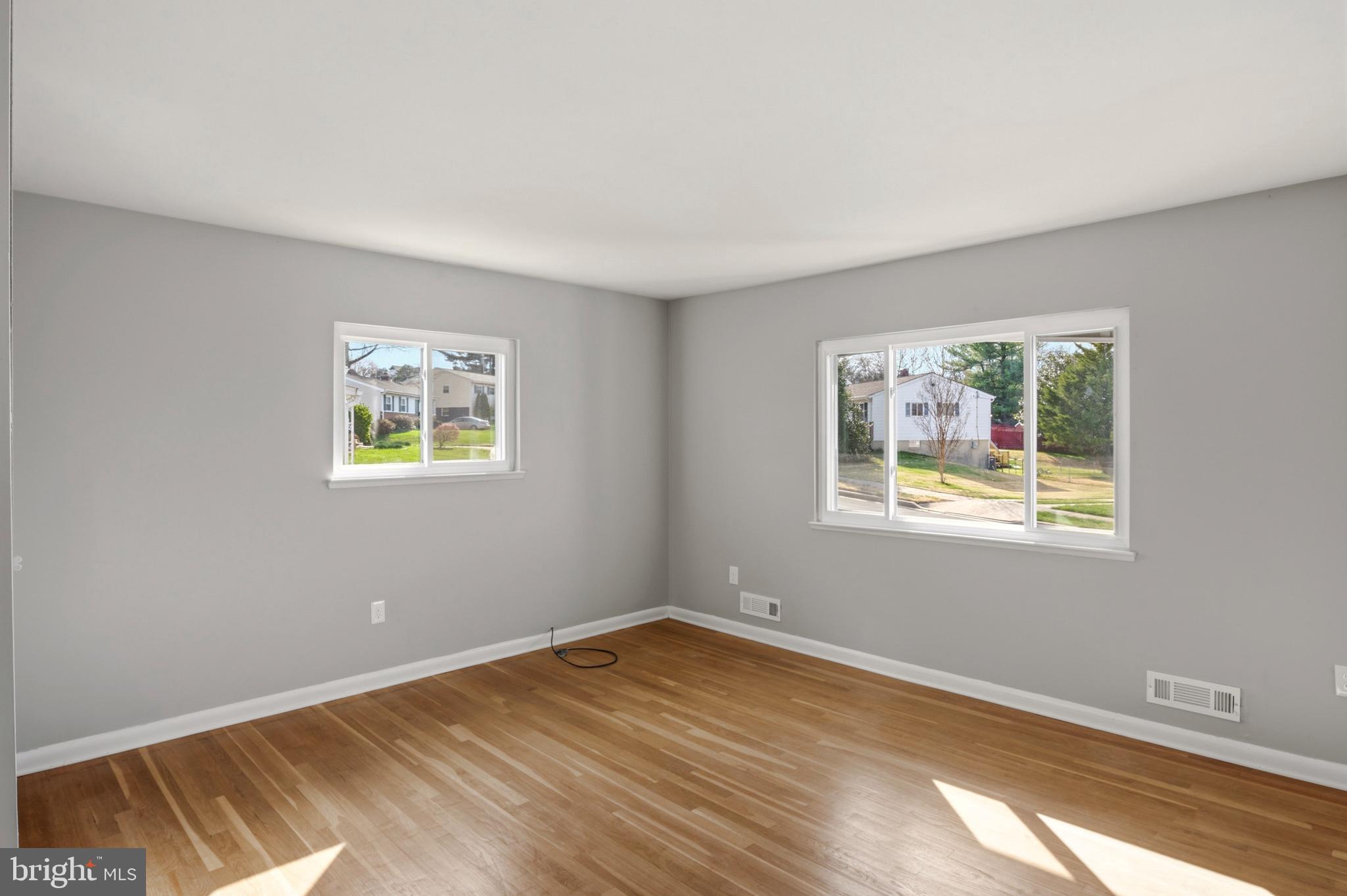 1219 Redcliffe Road Catonsville, MD 21228 - Photo 16 of 45 Living Room