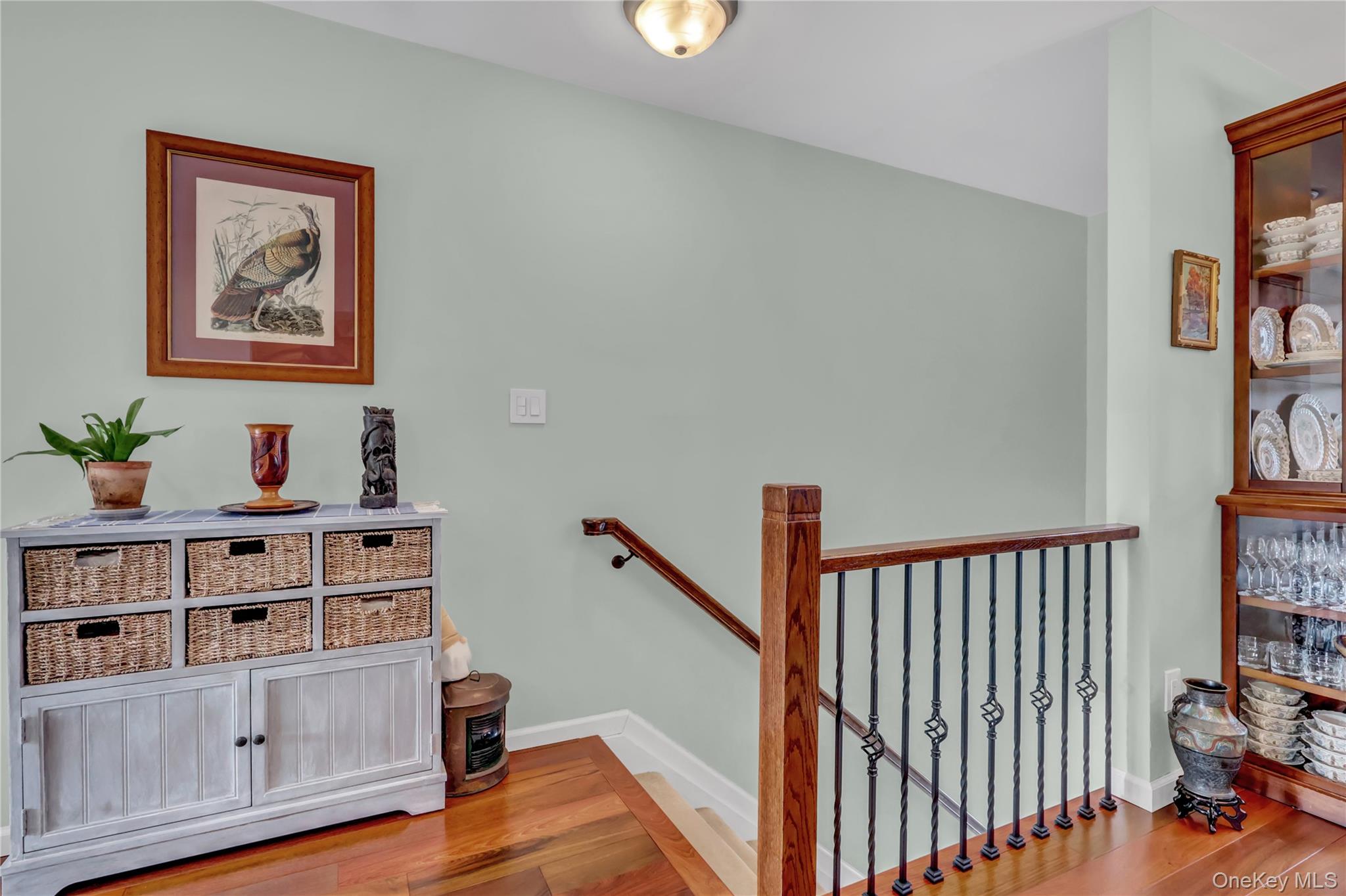 219 Mariners Way Copiague, NY 11726 - Photo 2 of 27 Come on in!