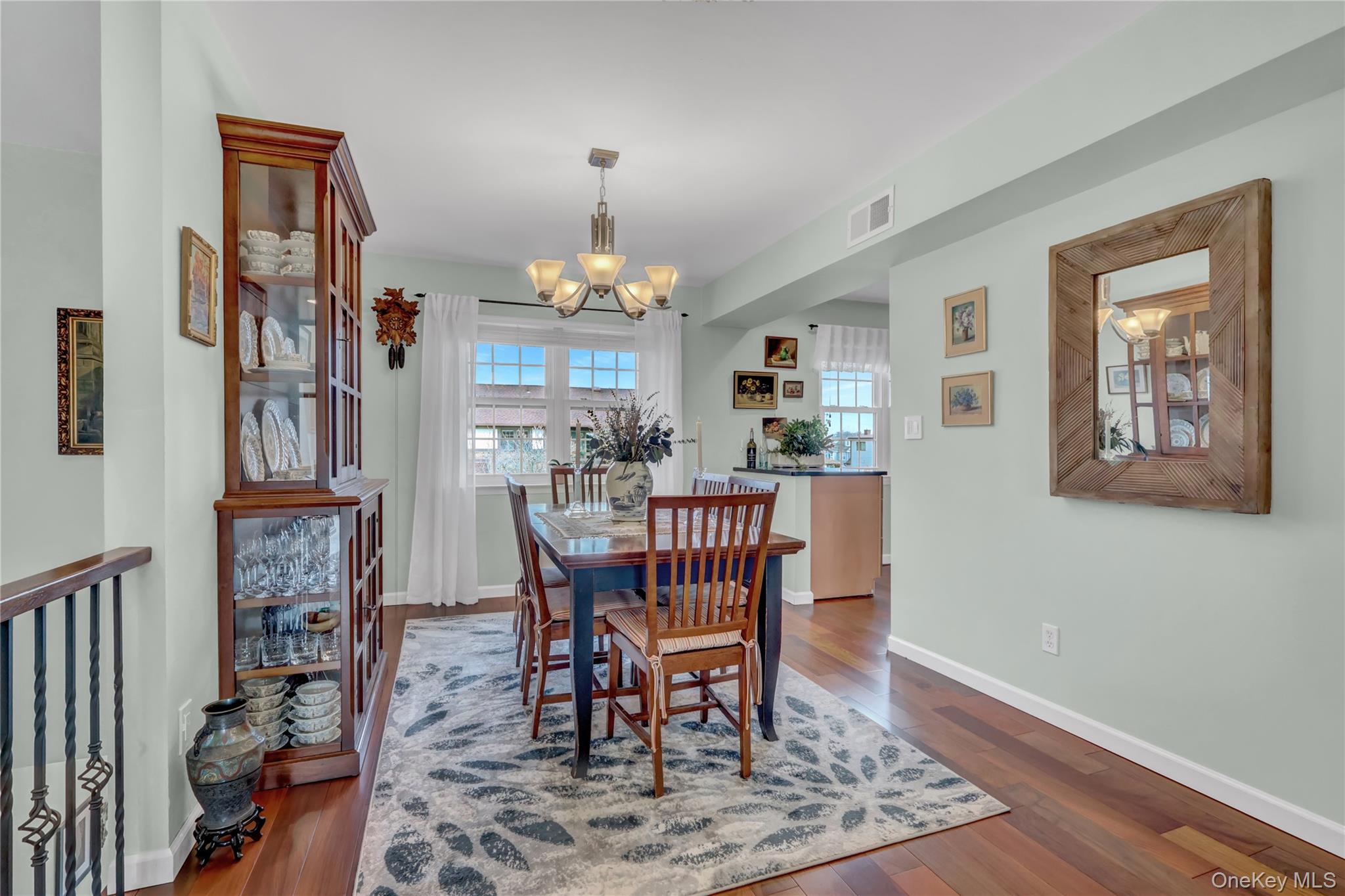 219 Mariners Way Copiague, NY 11726 - Photo 3 of 27 Full size Dining Area