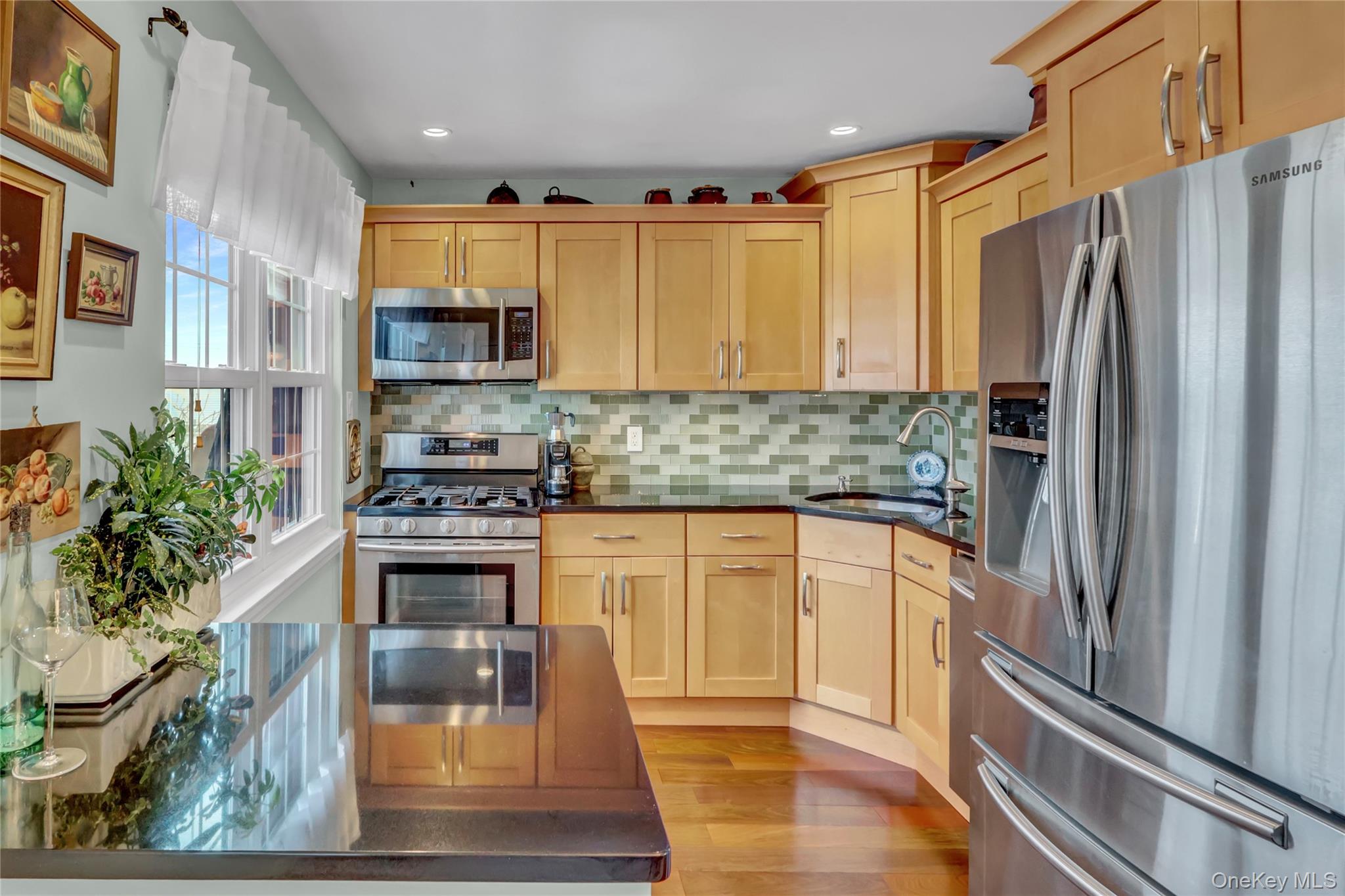 219 Mariners Way Copiague, NY 11726 - Photo 5 of 27 KIT w/small island. SS Appliances