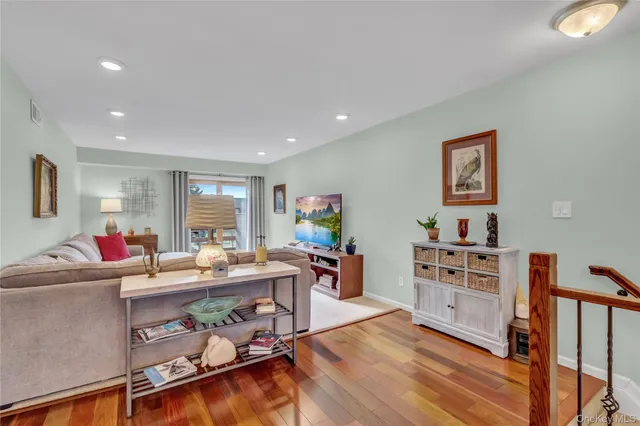 $459,000 | 219 Mariners Way, Copiague, NY 11726