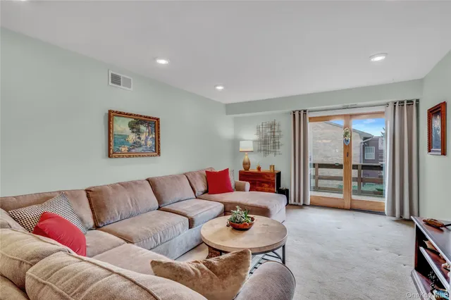 $459,000 | 219 Mariners Way, Copiague, NY 11726