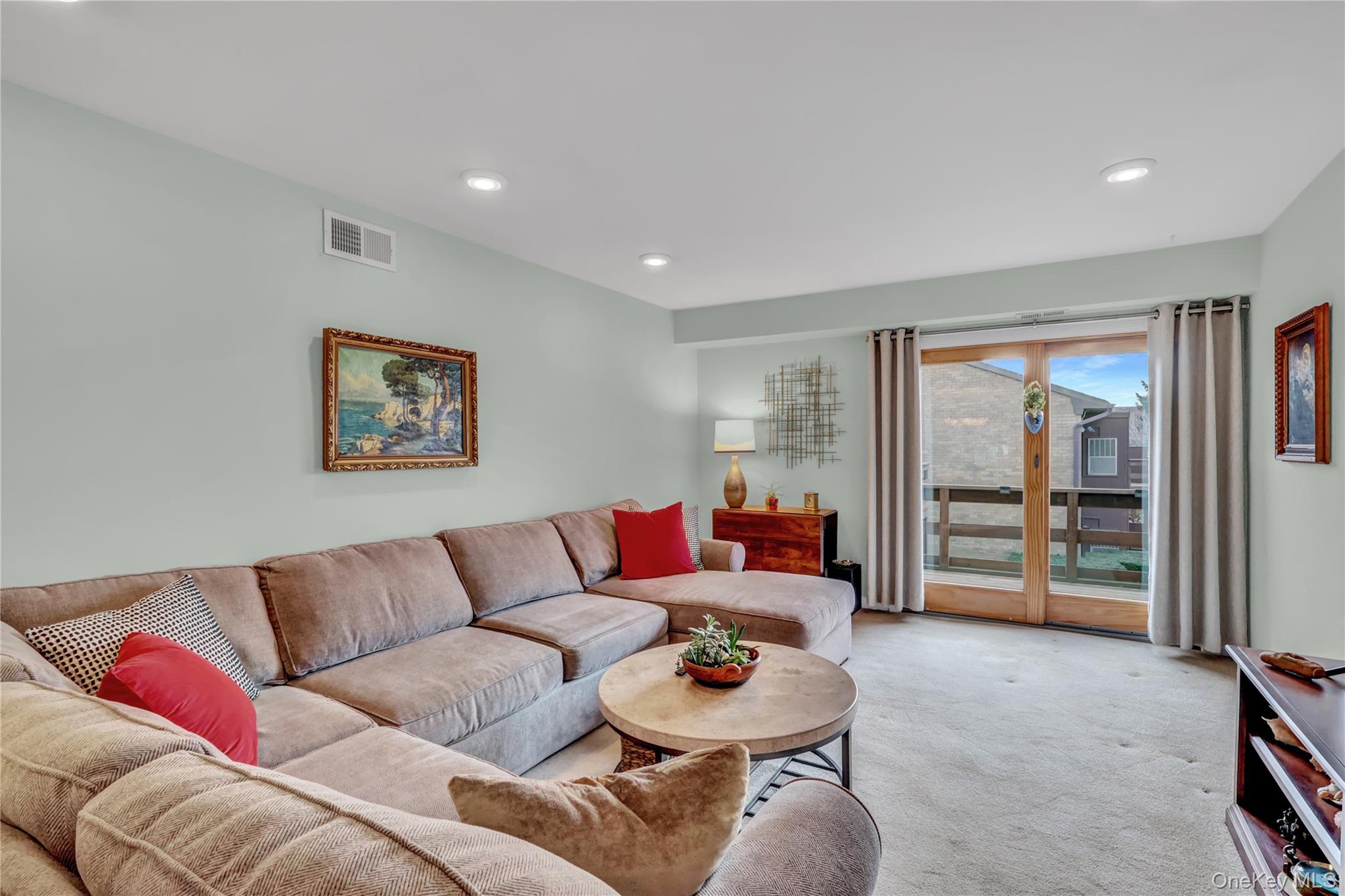 219 Mariners Way Copiague, NY 11726 - Photo 9 of 27 LR w/Slider to Deck