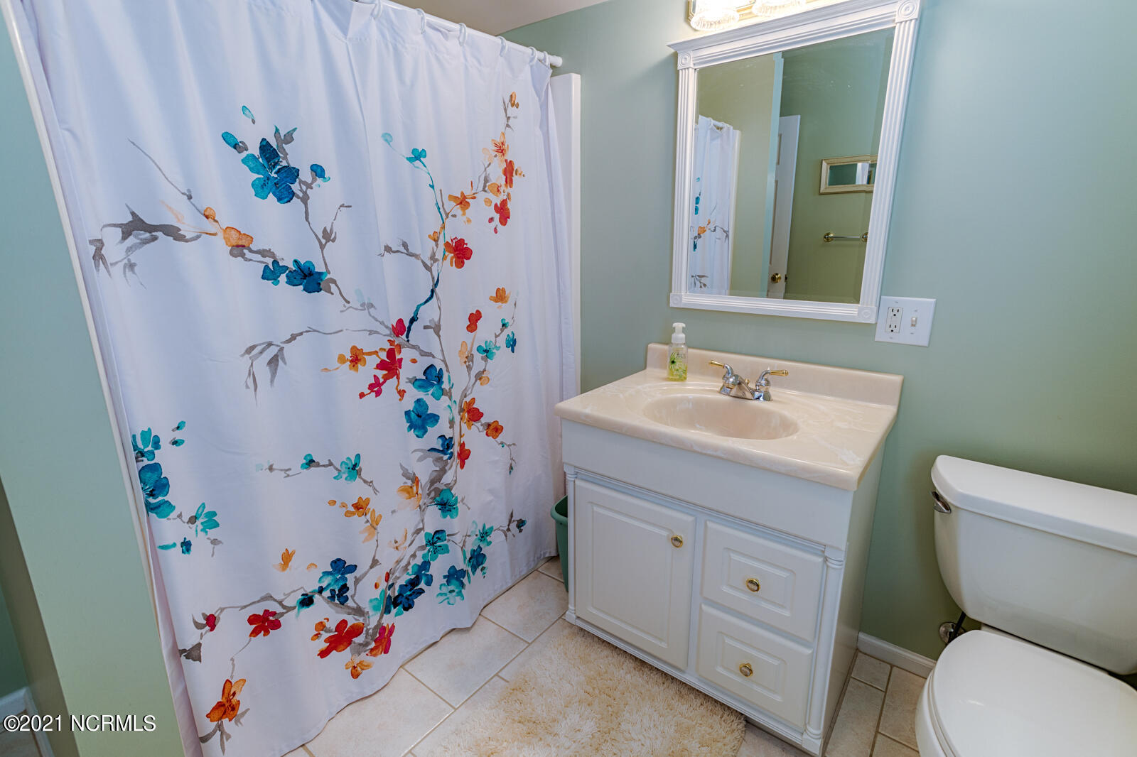 2175 Robersonville Road Washington, NC 27889 - Photo 93 of 111 2nd story full bath