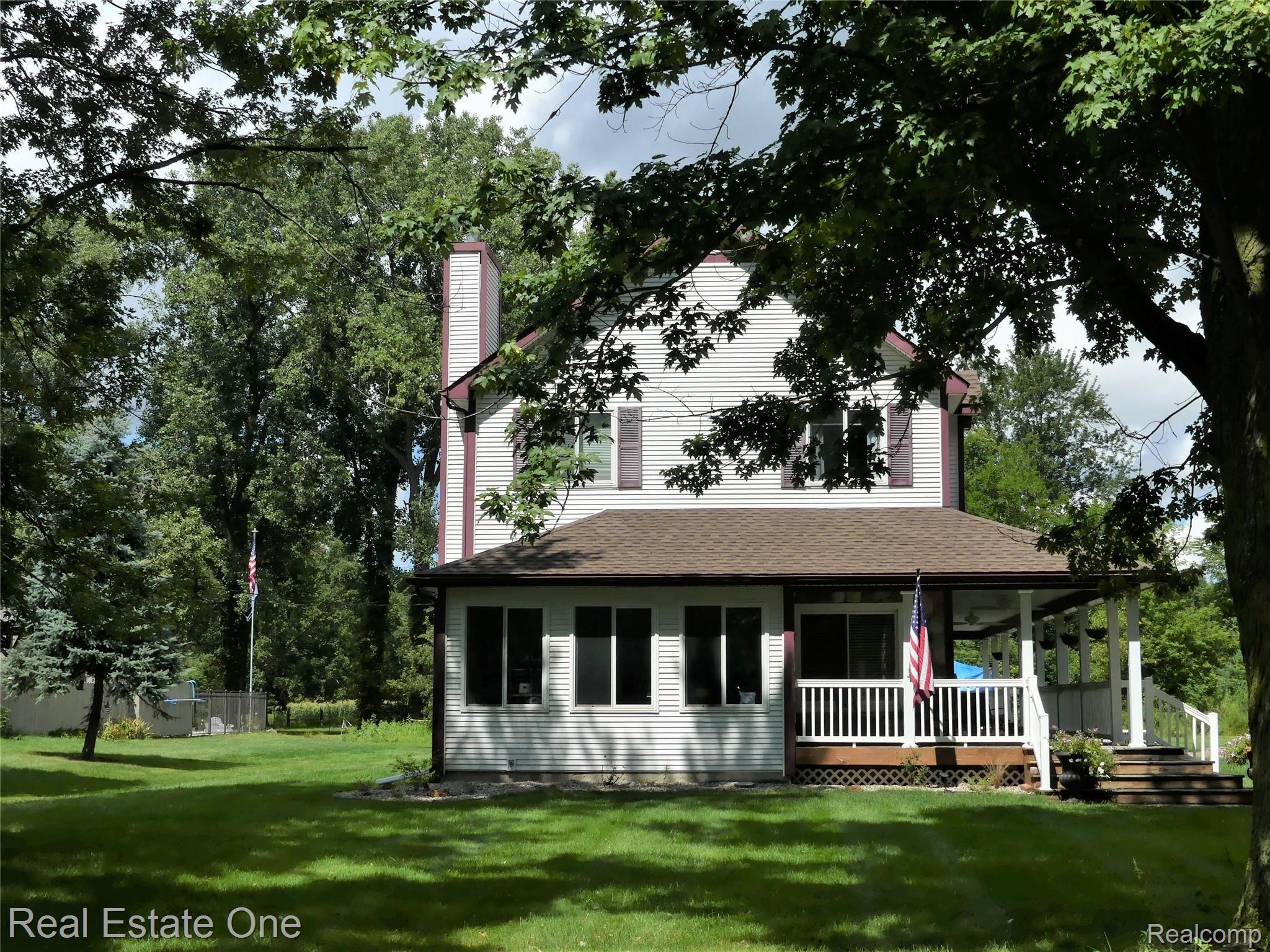 34016 Steadman Road New Boston, MI 48164 - Photo 7 of 46 P1030432.JPG