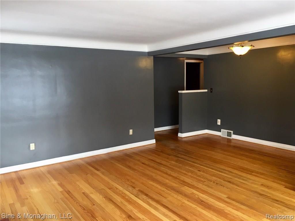 21253 Littlestone Road Harper Woods, MI 48225 - Photo 6 of 24 5.jpg