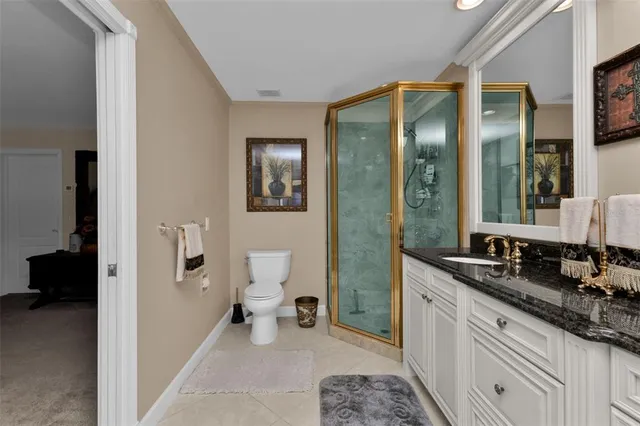 a view of entryway with a front door