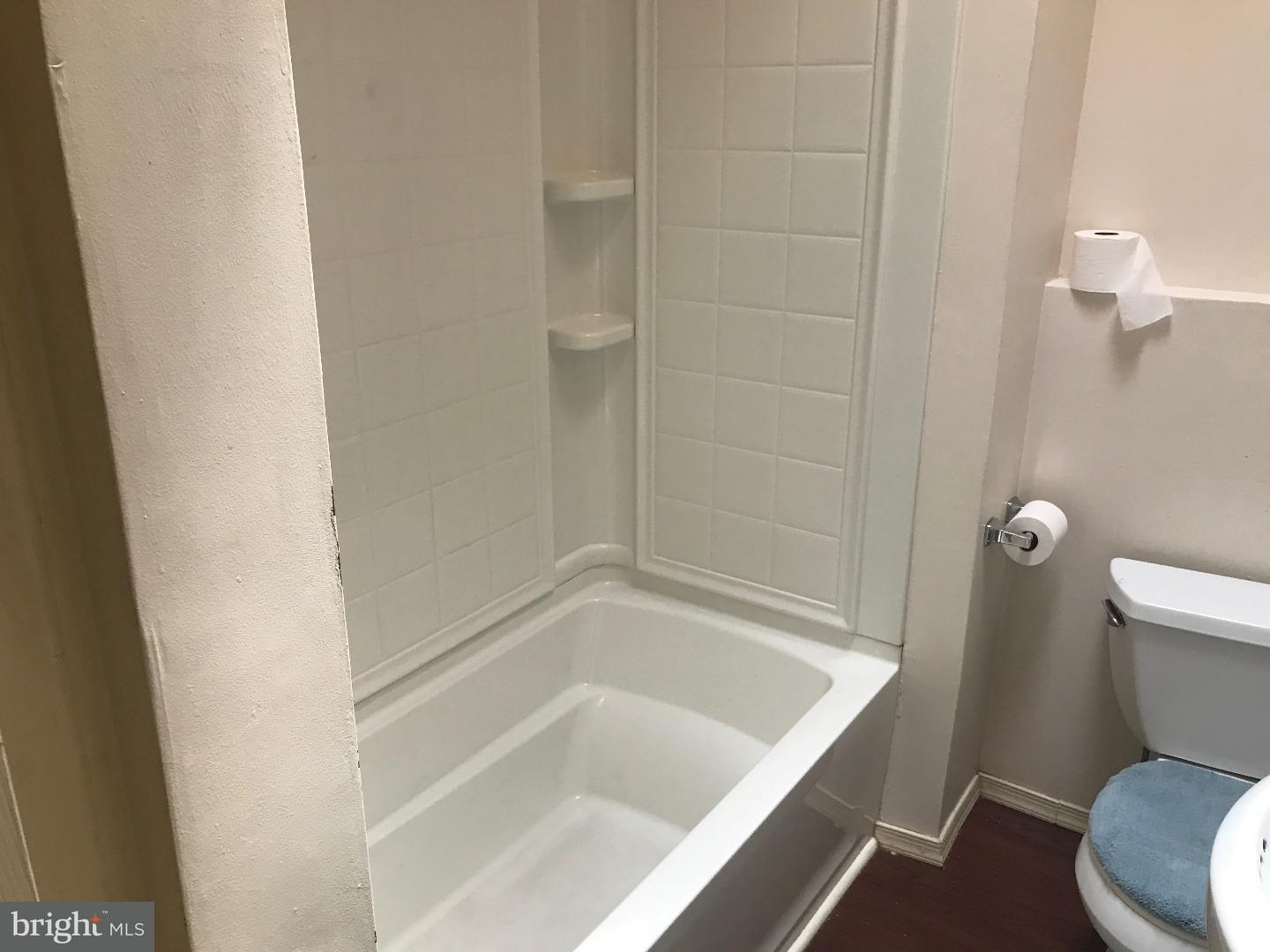 905 West Tabor Road Philadelphia, PA 19141 - Photo 8 of 17 Bathroom