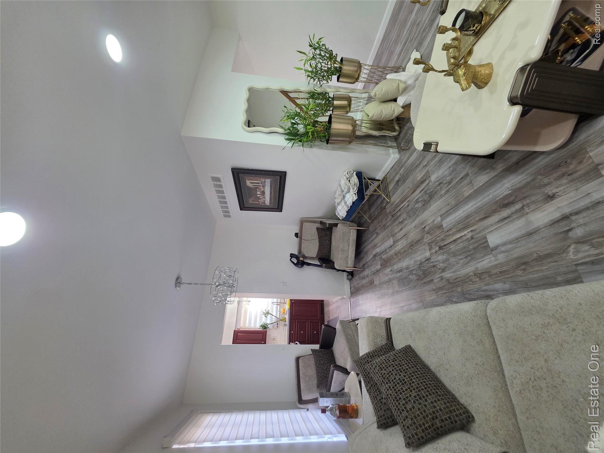 2898 Roundtree Drive Troy, MI 48083 - Photo 13 of 63