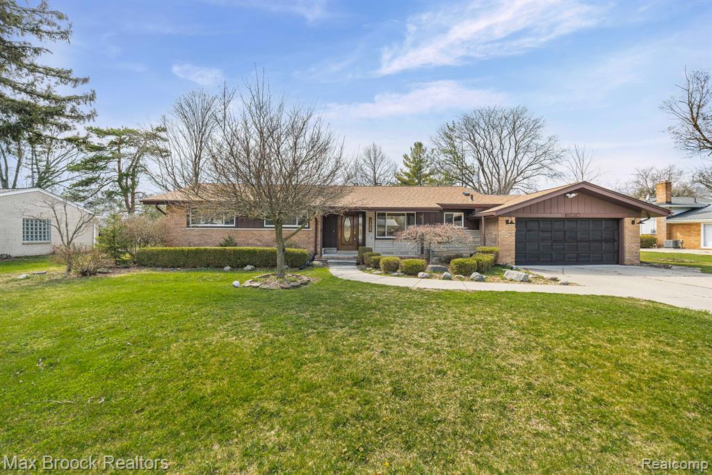 32036 Red Clover Road Farmington Hills, MI 48334 - Photo 3 of 44