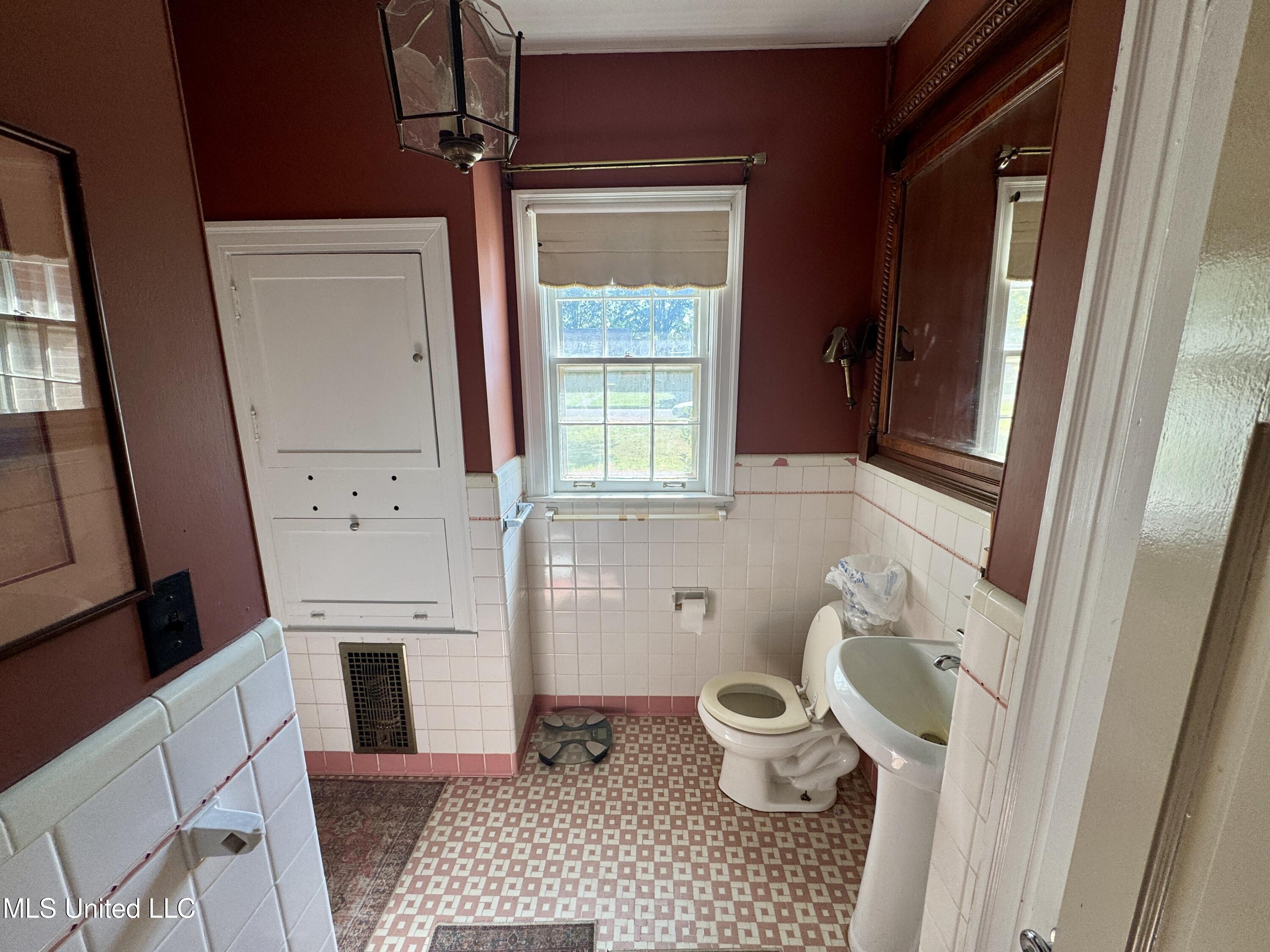 1443 Shady Lane Clarksdale, MS 38614 - Photo 9 of 22 IMG_4023