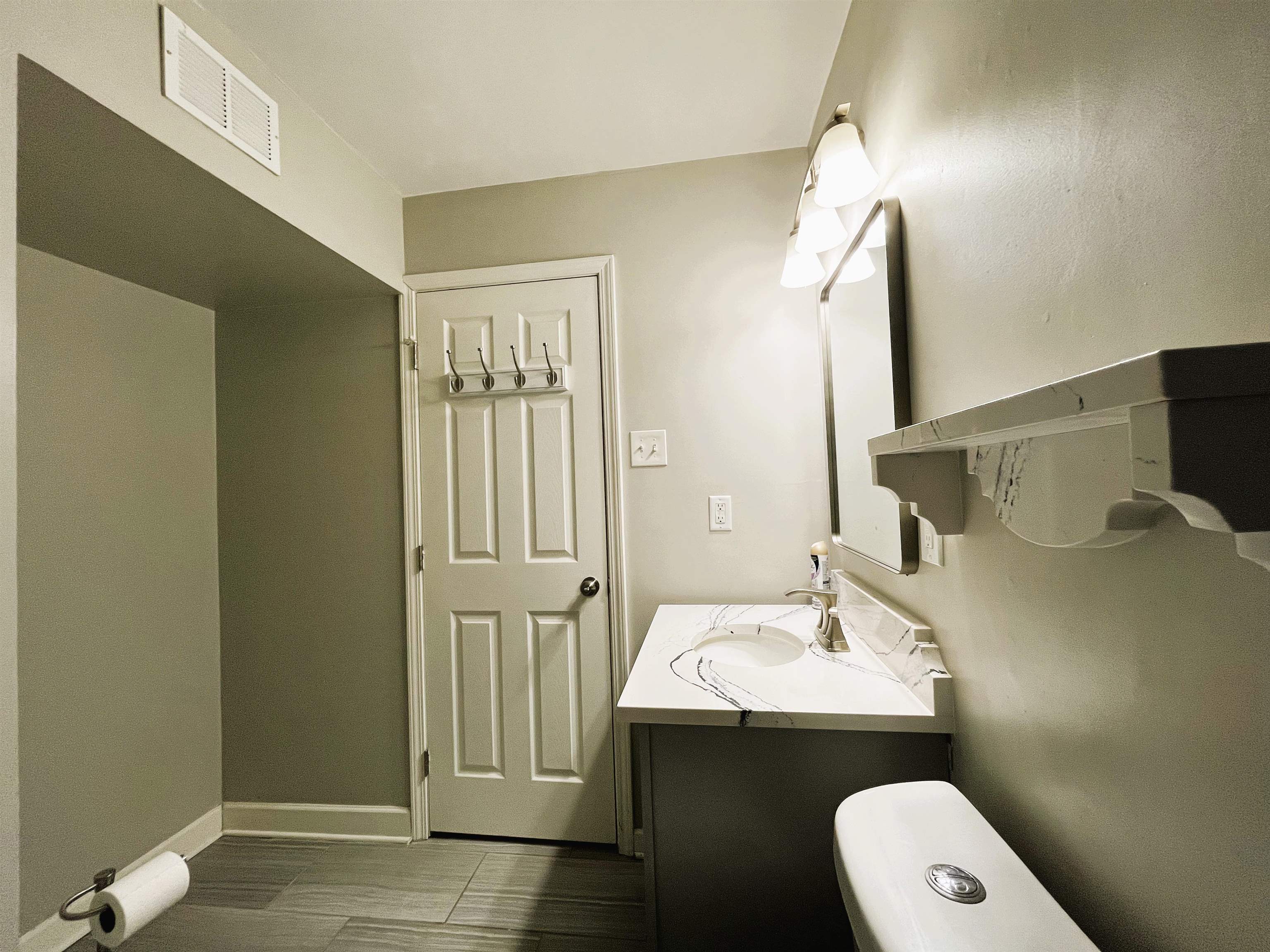 1570 Dearing Road Memphis, TN 38117 - Photo 12 of 16 Bathroom with vanity and baseboards