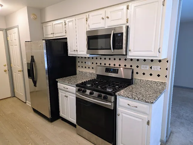 $289,900 | 2732 Weeping Willow Drive, Unit B, Lisle, IL 60532