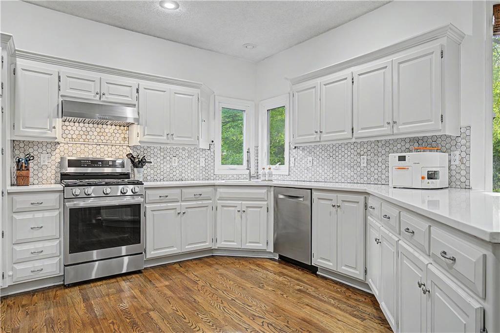 7228 Widmer Road Shawnee, KS 66216 - Photo 13 of 46