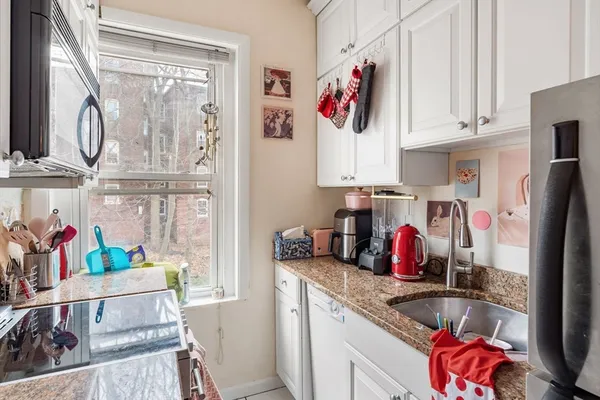 $2,300 | 15 University Road, Unit 42, Brookline, MA 02445