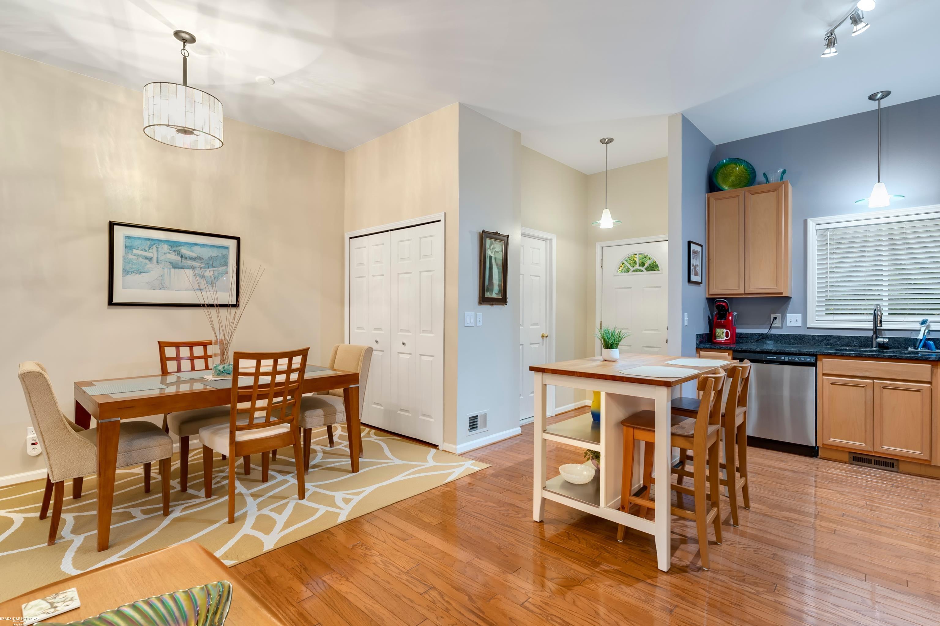 1596 Rivers Edge Rochester, MI 48307 - Photo 16 of 37 50156333-8c5a829e-6801-4233-8091-eb0d80d32fb7.JPG