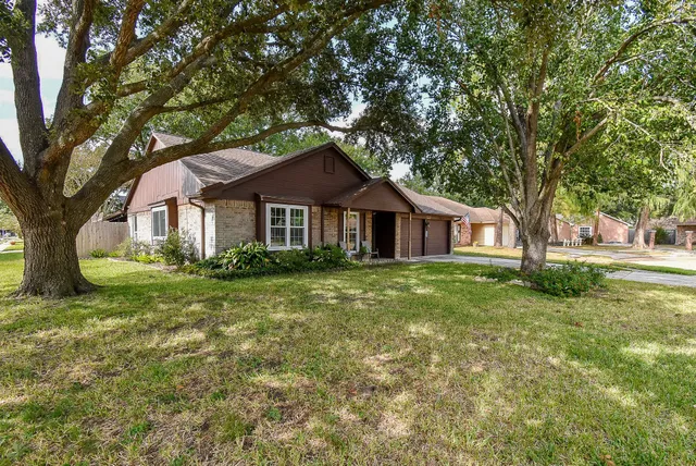 $259,900 | 10803 Gusty Winds Court, Houston, TX 77064