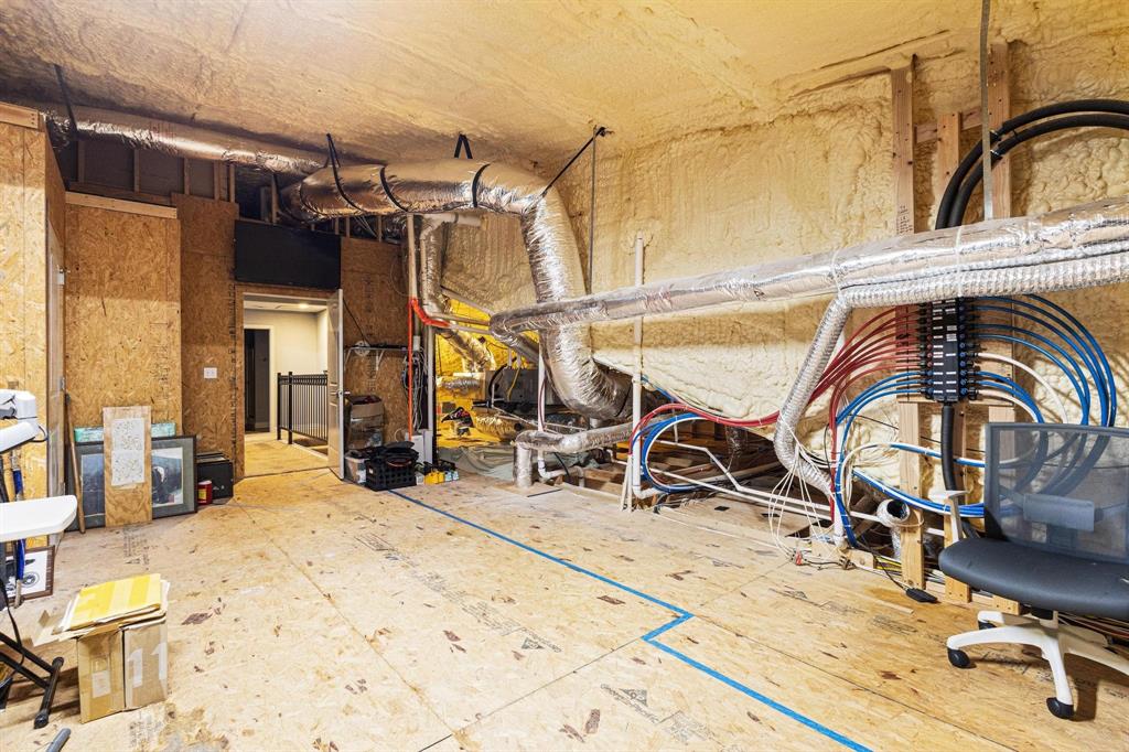 595 Pleasant Home Road Sherman, TX 75092 - Photo 23 of 40 a view of a couches with wooden deck