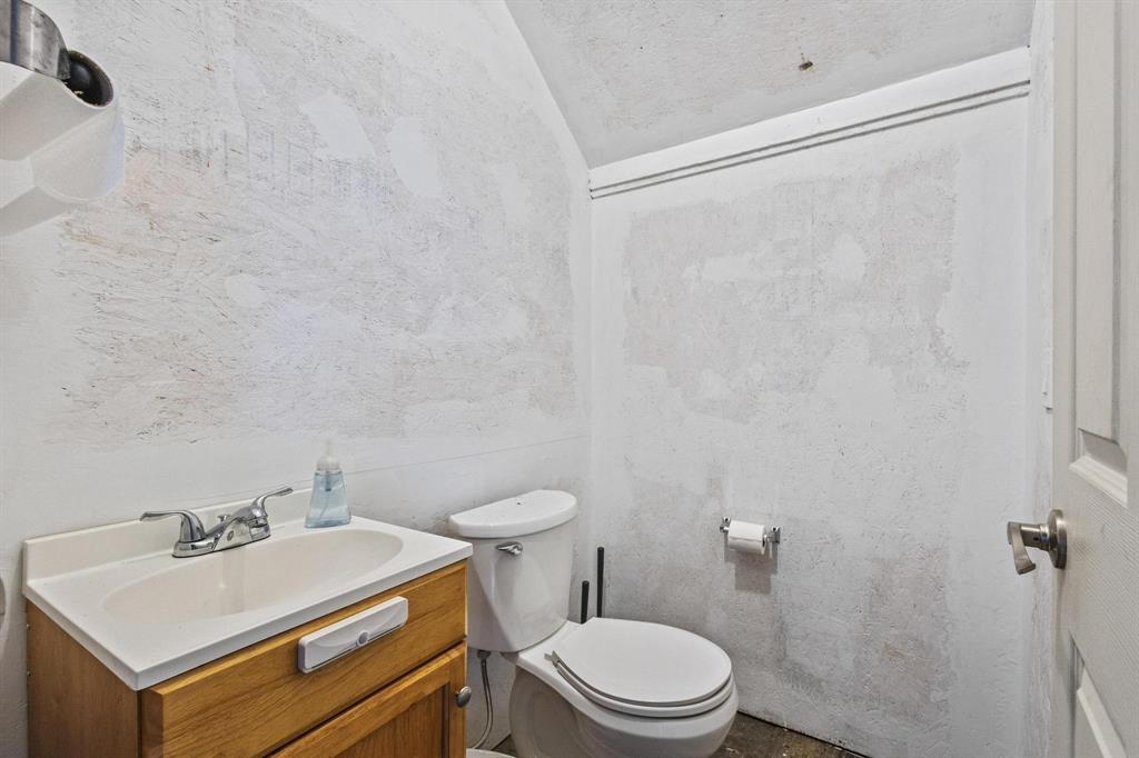 595 Pleasant Home Road Sherman, TX 75092 - Photo 28 of 40 a bathroom with a sink mirror vanity and toilet