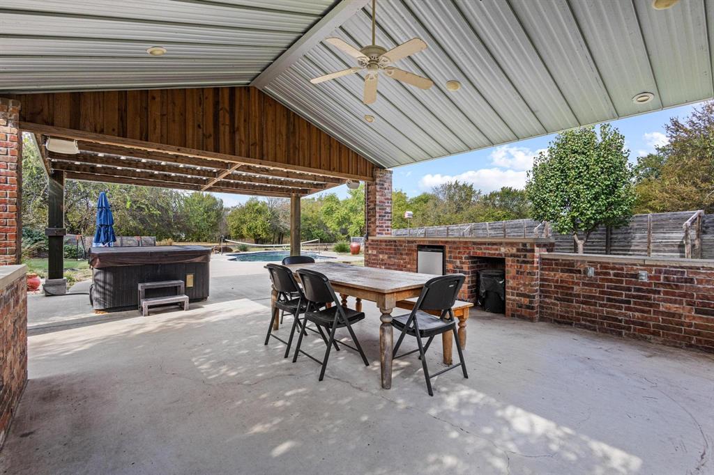 595 Pleasant Home Road Sherman, TX 75092 - Photo 31 of 40 a patio with a table and chairs
