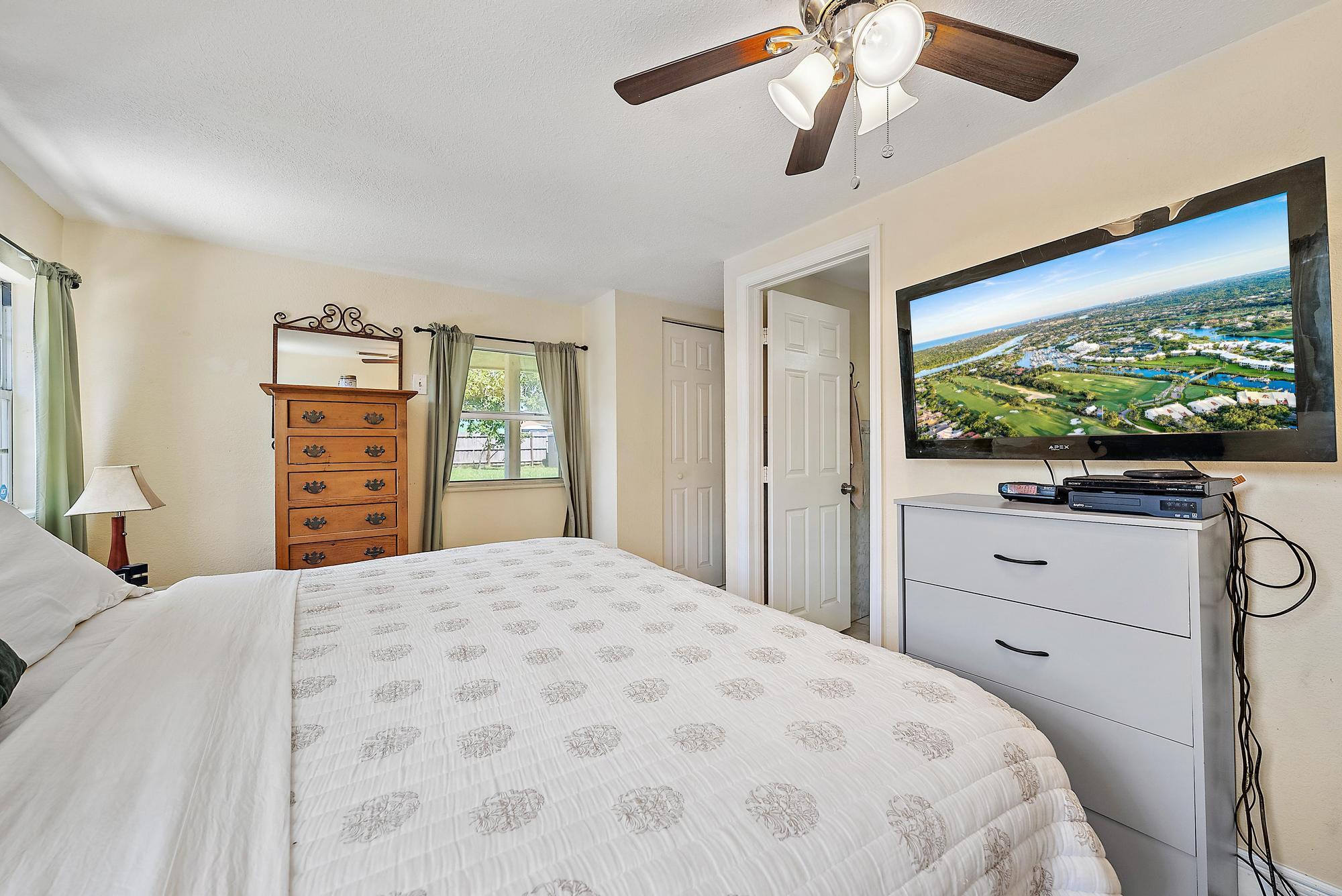 273 Florida Mango Road West Palm Beach, FL 33406 - Photo 15 of 23 273 Florida Mango Rd-16