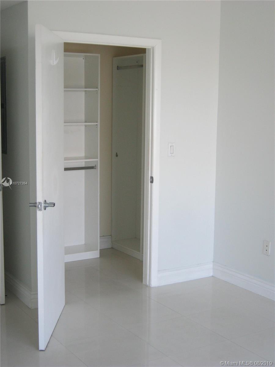 90 Southwest 3rd Street, Unit 1606 Miami, FL 33130 - Photo 13 of 31