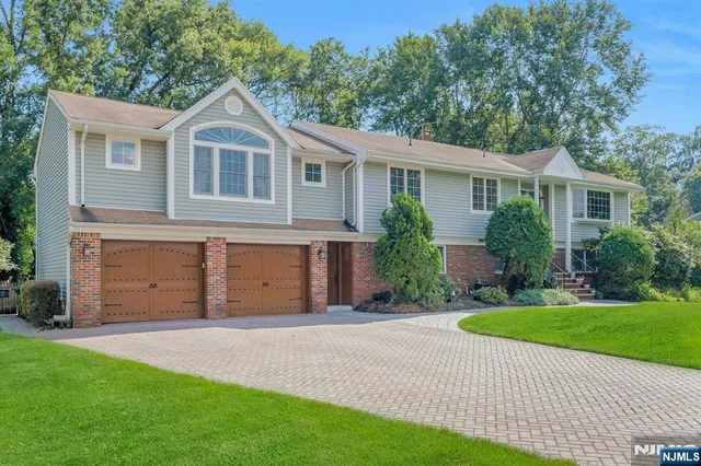 $1,225,000 | 18 Bayberry Drive, Montvale, NJ 07645