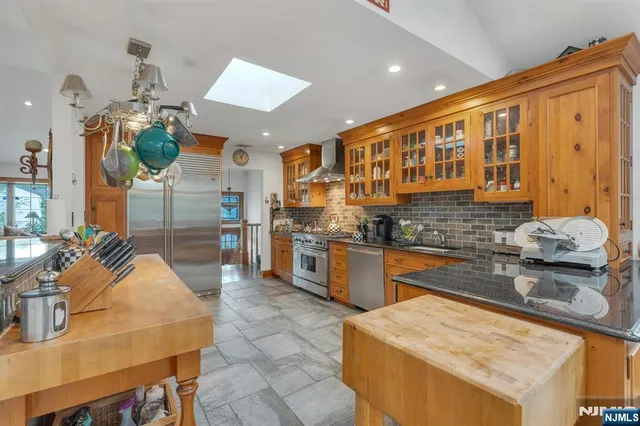 $1,225,000 | 18 Bayberry Drive, Montvale, NJ 07645